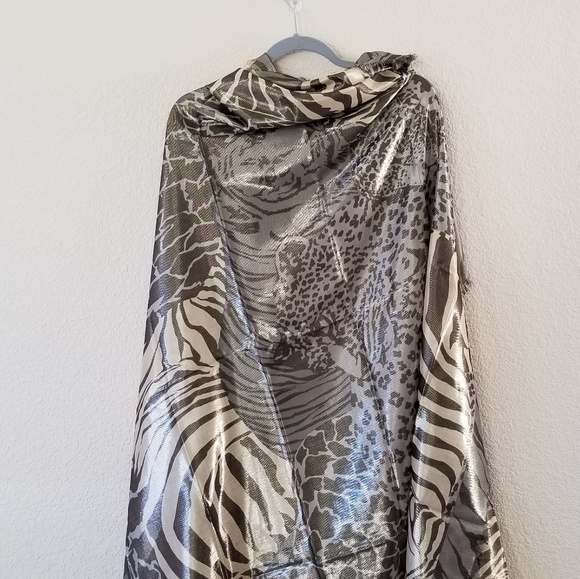 Animal print metalic shimmer scarf - Picture 4 of 7
